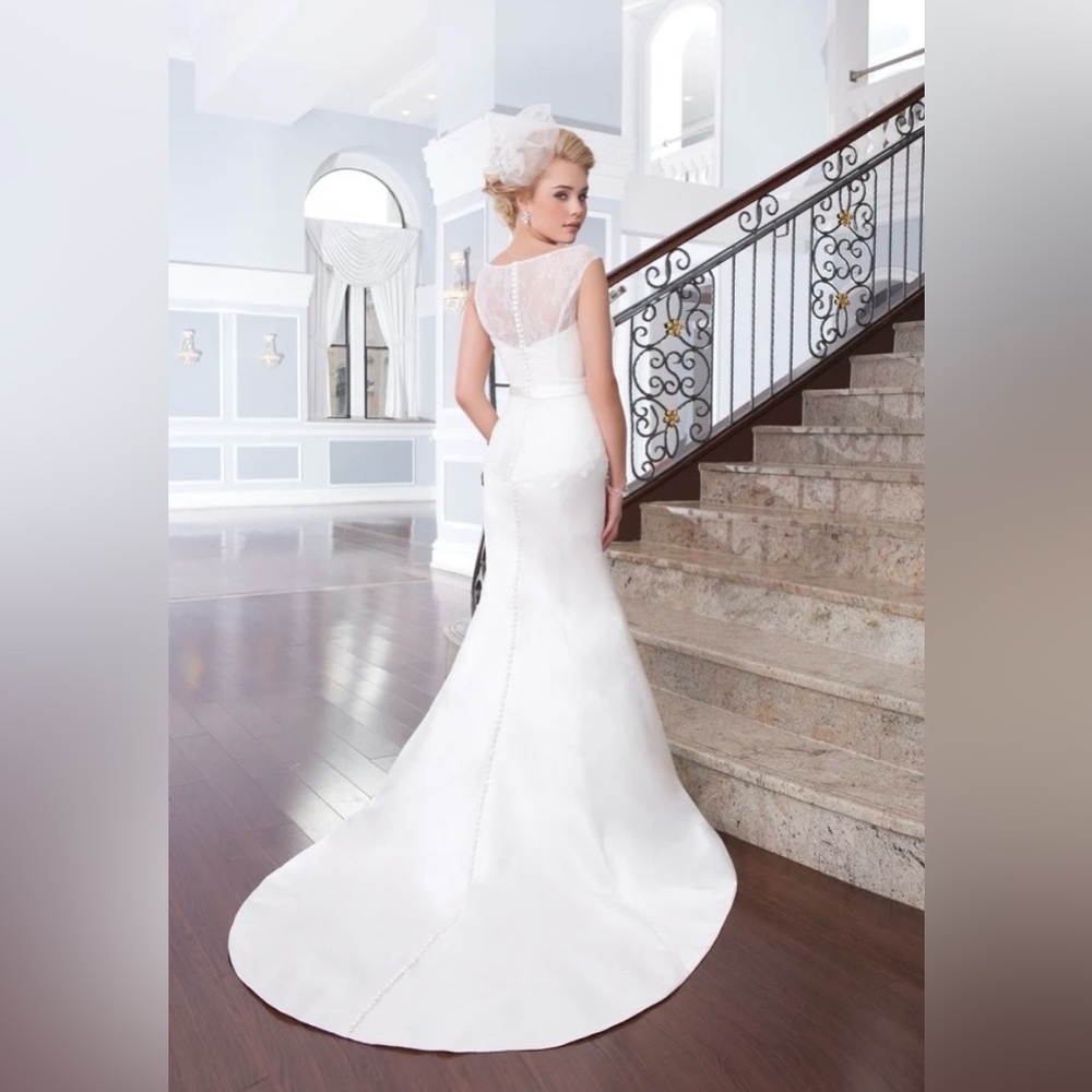 Chic White Sleeveless Gown - Picture 4 of 11